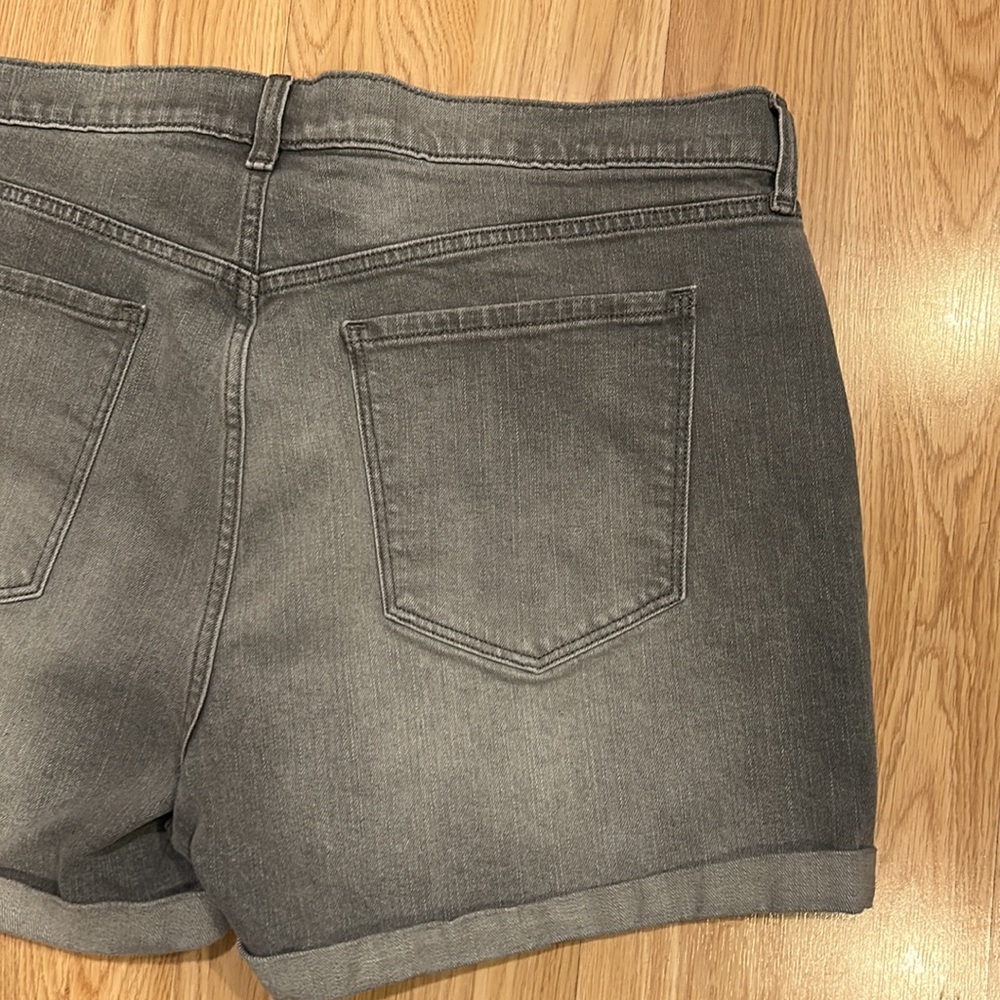 Old Navy Mid Rise BoyFriend Short Size 18 - Picture 6 of 10